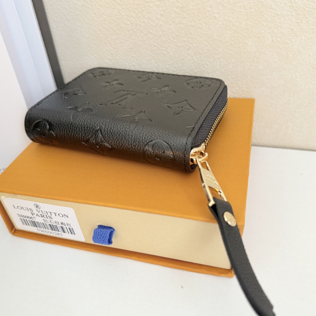 都市生活に最適なコンパクトなダイヤモンドパターンのファスナー小銭入れ