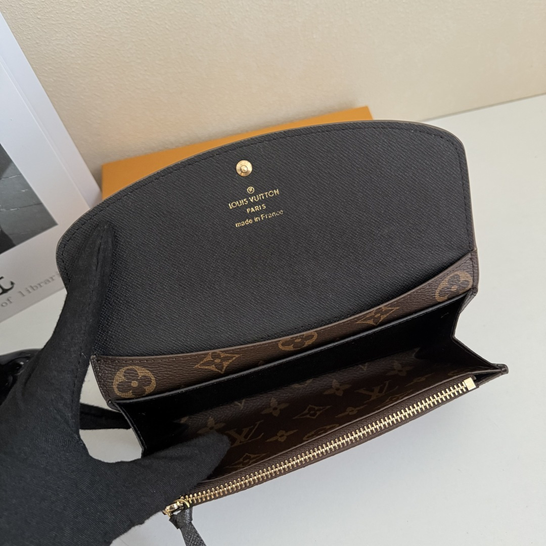 エレガントなデザインのエミリー財布