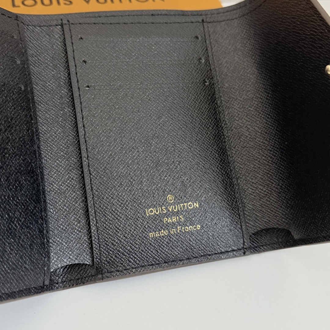 Victorine Wallet - モノグラムデザインの高級感あふれる財布