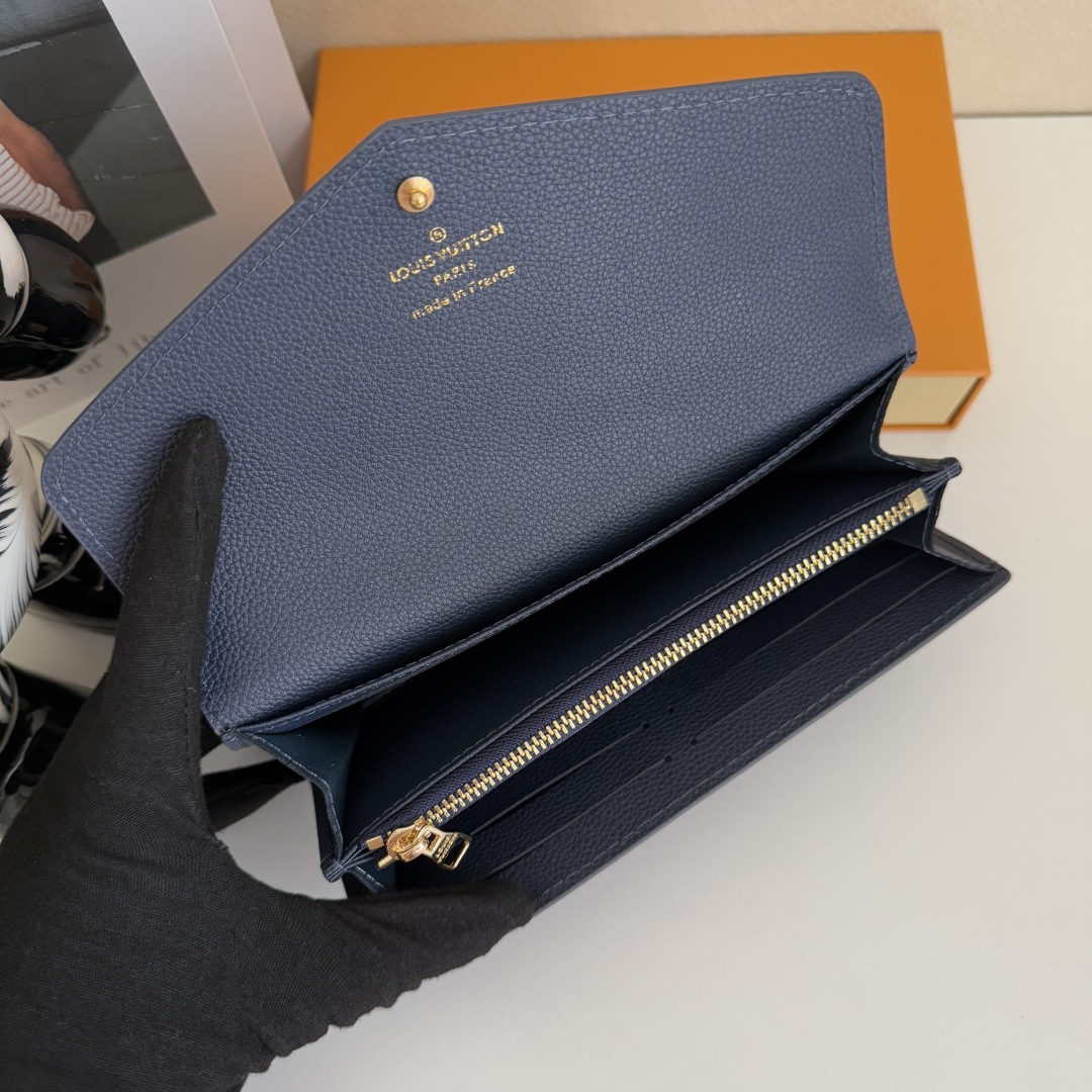 モノグラムエンプレントレザーのサラ財布