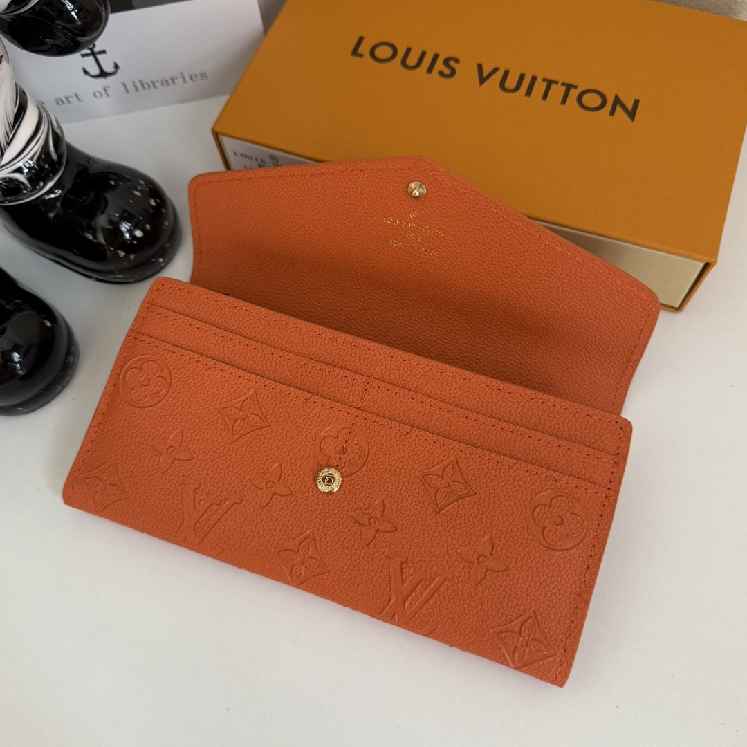 エレガントな全皮製モノグラムエンプレントのSarah財布