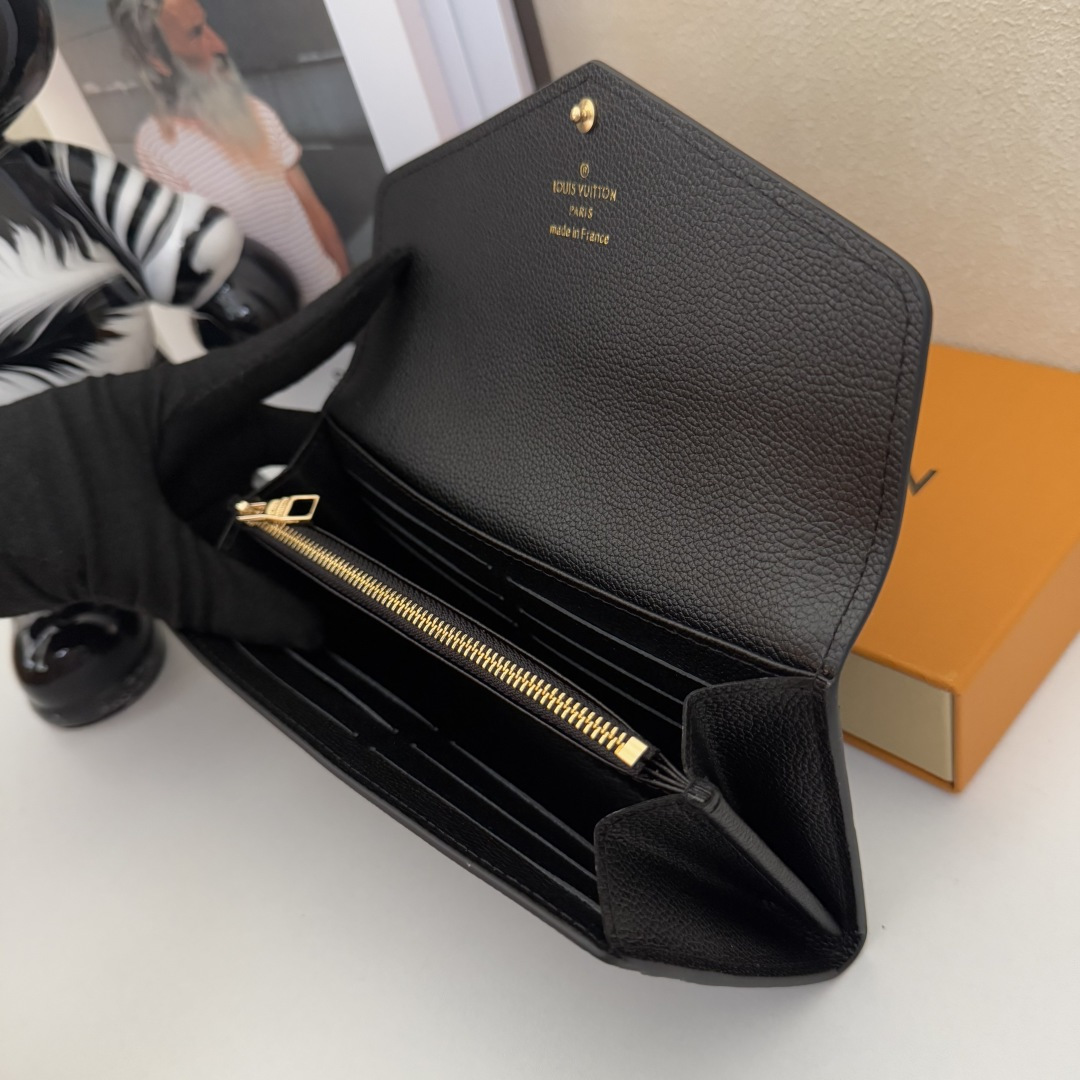 モノグラムエンプリントレザーのサラ財布 - スタイリッシュで機能的