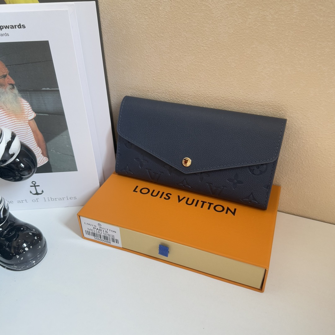 モノグラムエンプレントレザーのサラ財布