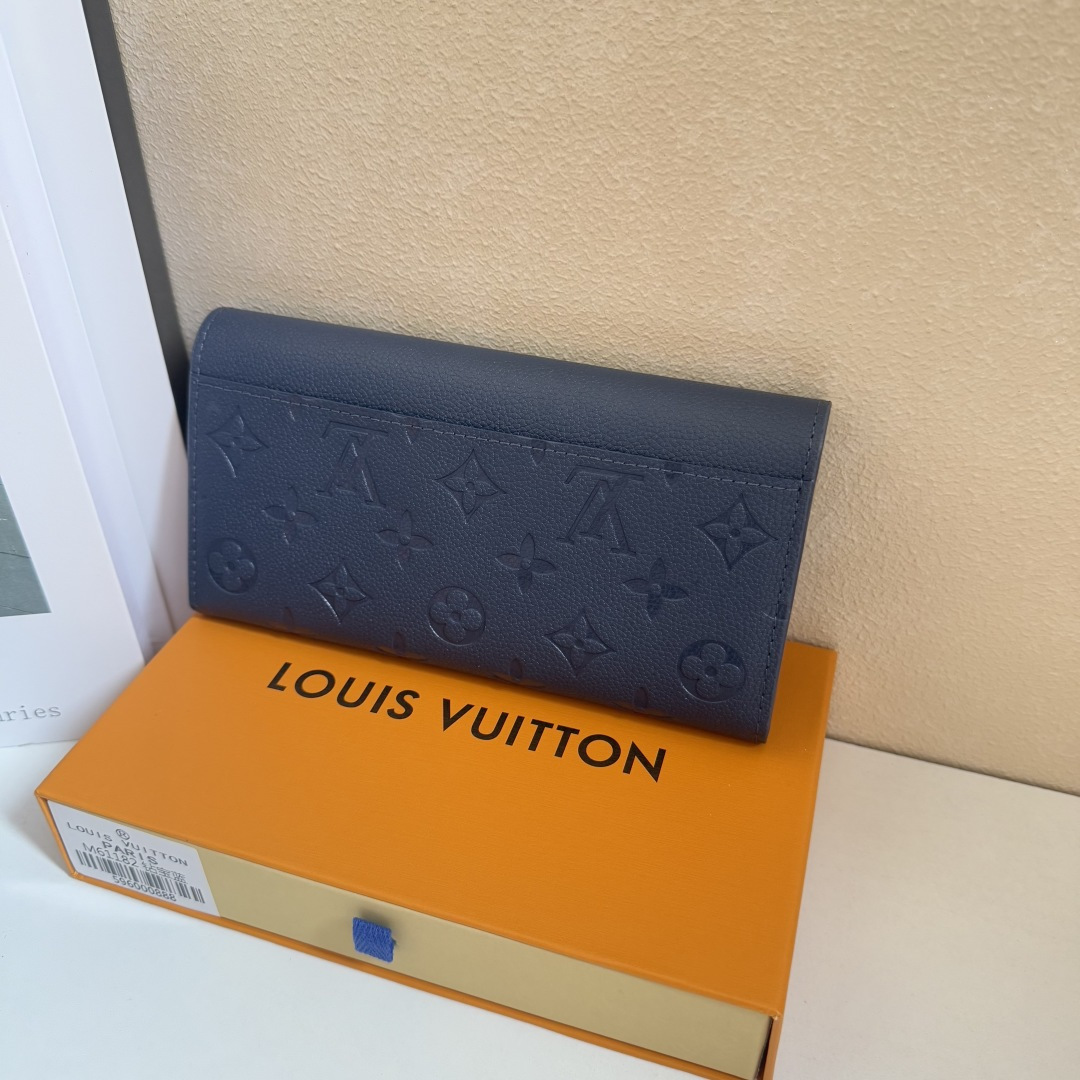 モノグラムエンプレントレザーのサラ財布