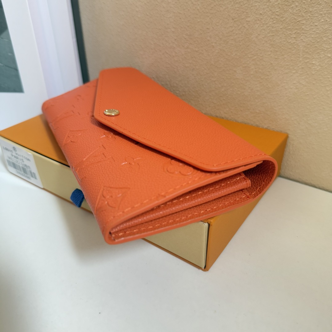 エレガントな全皮製モノグラムエンプレントのSarah財布