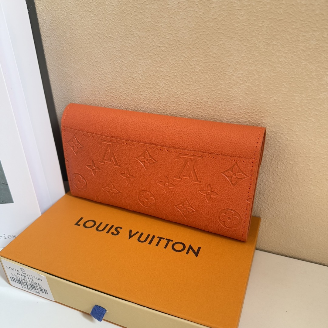 エレガントな全皮製モノグラムエンプレントのSarah財布