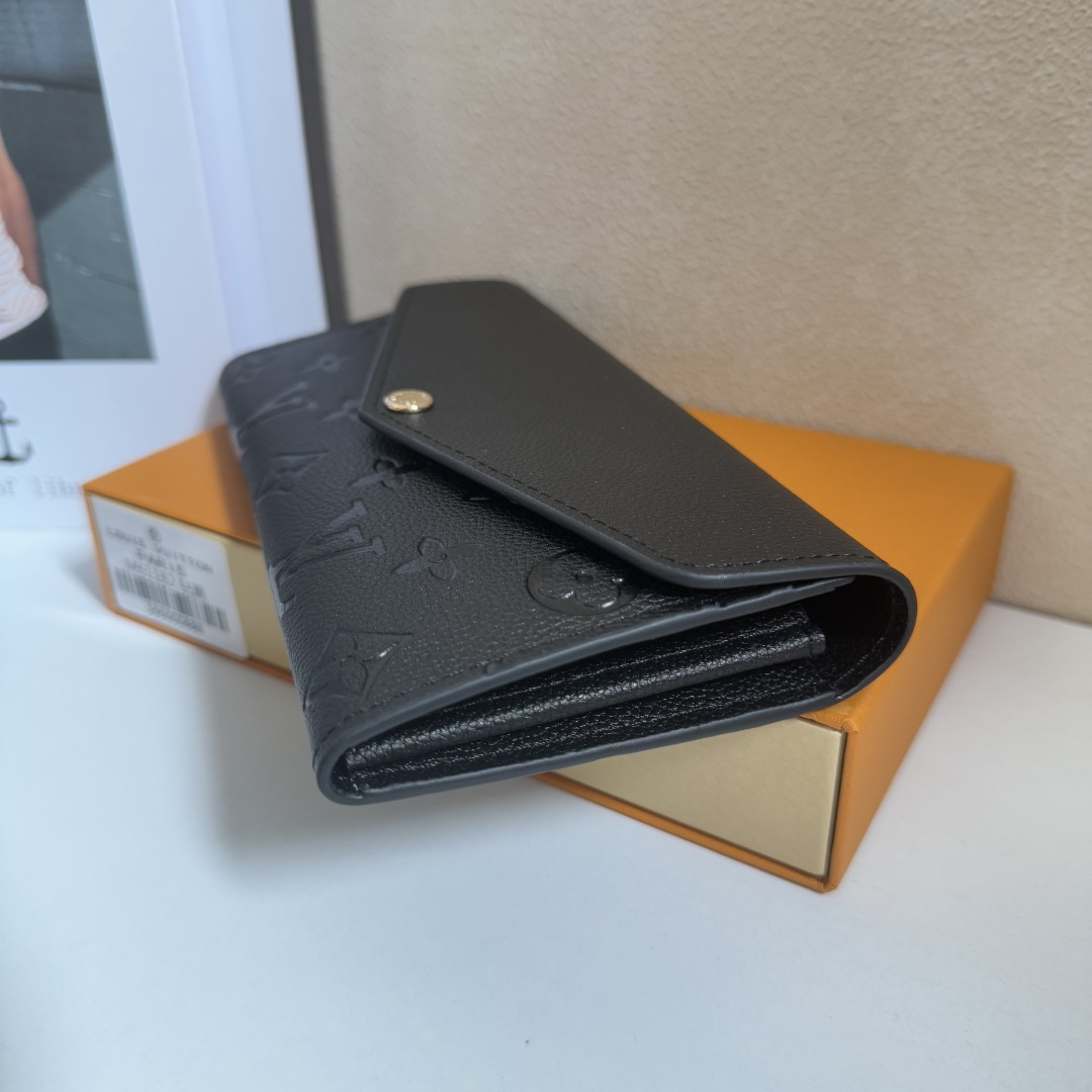 モノグラムエンプリントレザーのサラ財布 - スタイリッシュで機能的