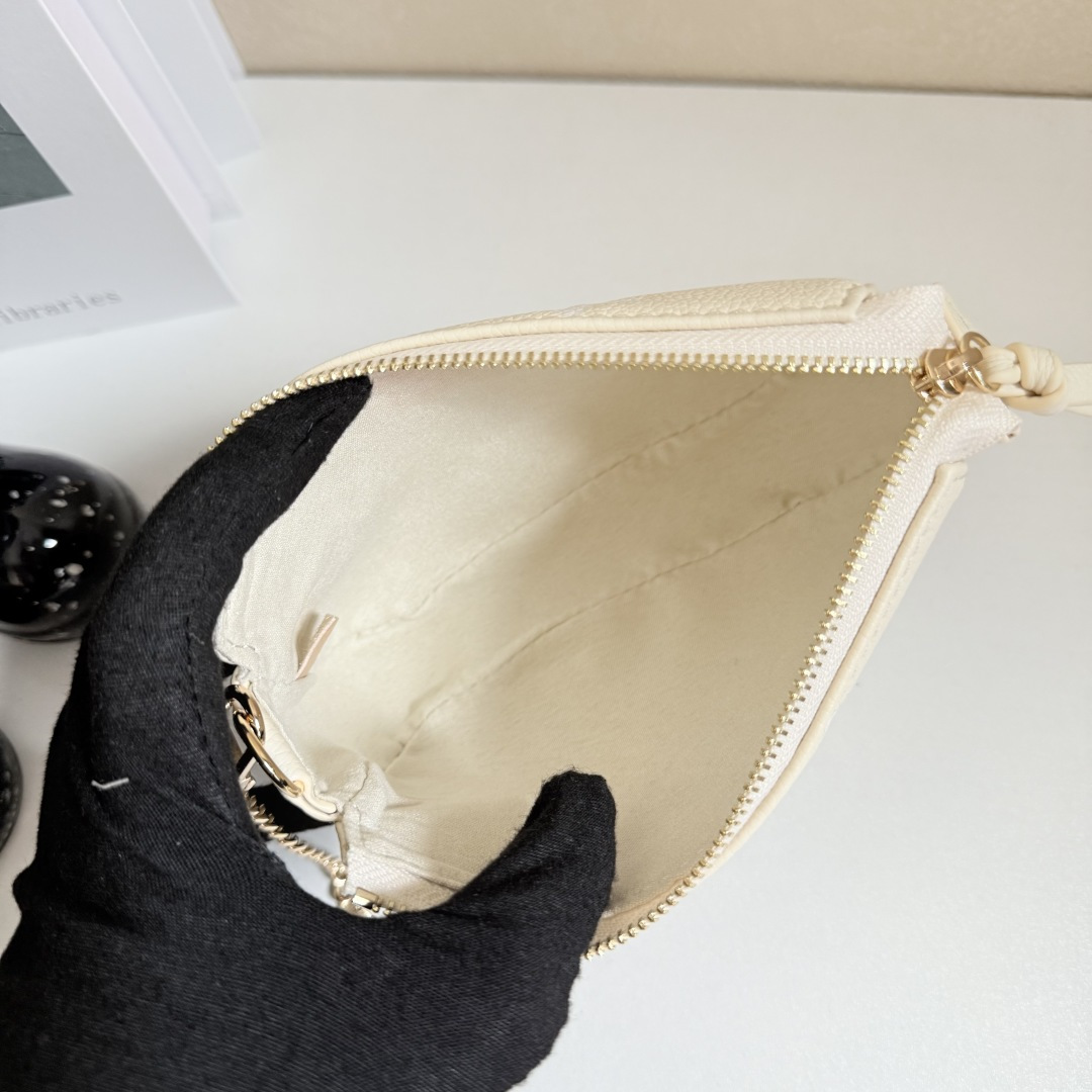 防原单 MINI POCHETTE ACCESSOIRES 手拿包 - Monogram Empreinte 皮革