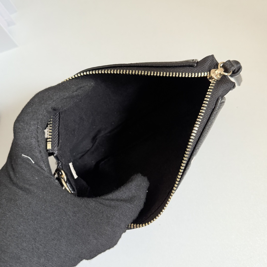 ルイ・ヴィトン MINI POCHETTE ACCESSOIRES 手拿包 モノグラムエンプラント