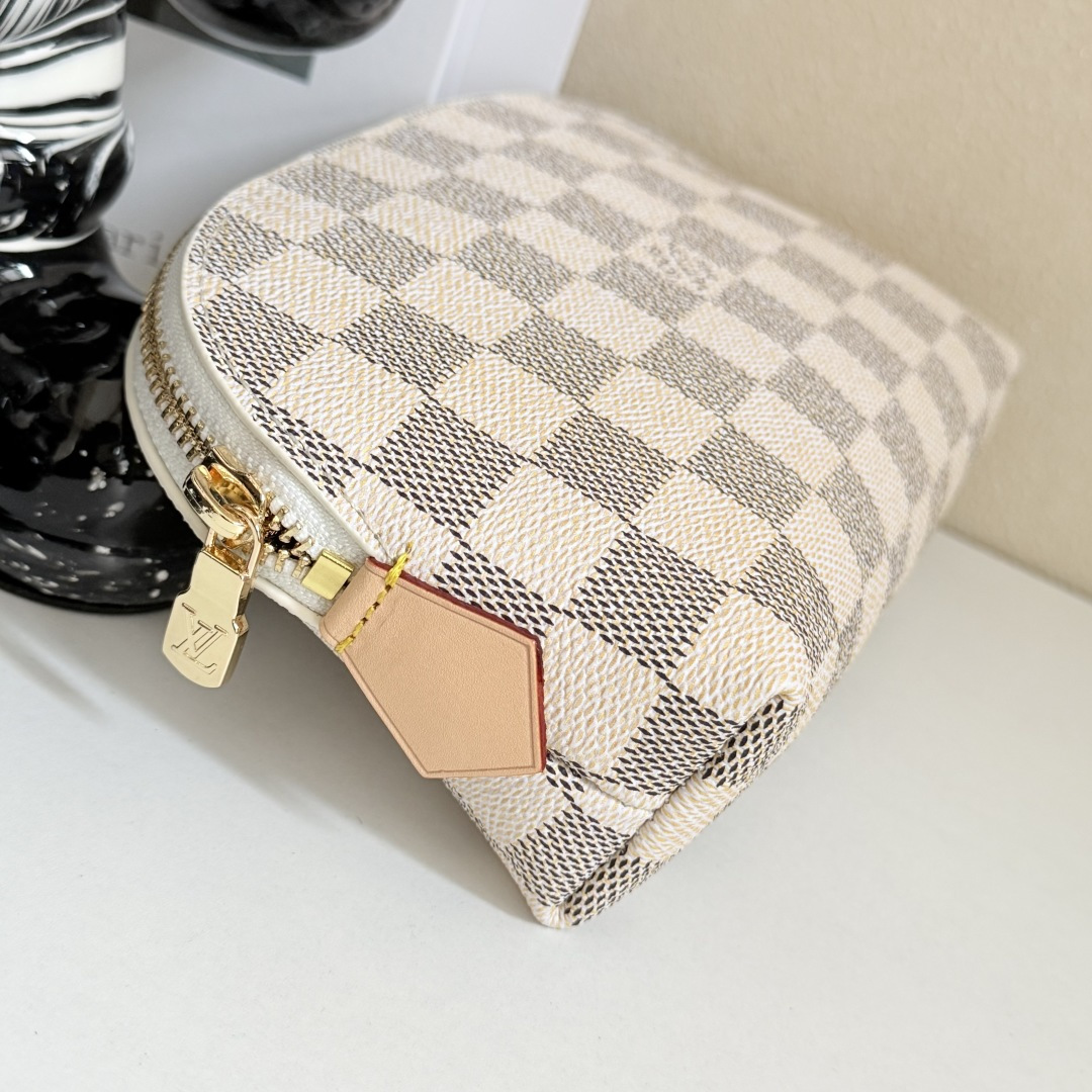 高級感漂うM47515化粧包 - コンパクトな丸型デザイン