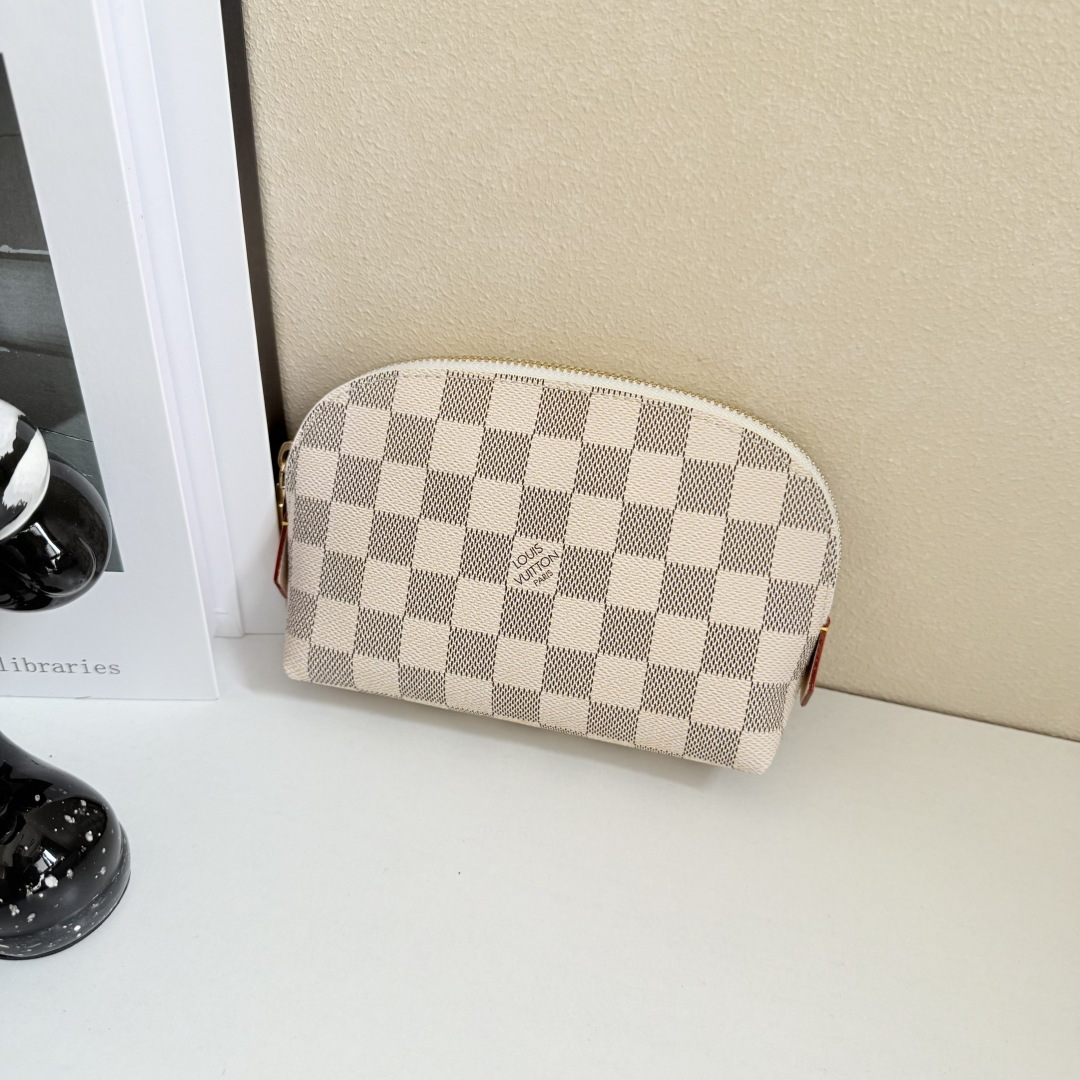 高級感漂うM47515化粧包 - コンパクトな丸型デザイン