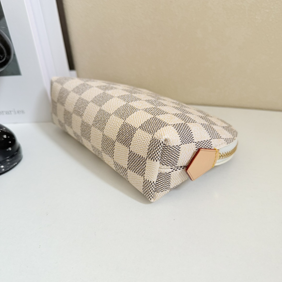 高級感漂うM47515化粧包 - コンパクトな丸型デザイン