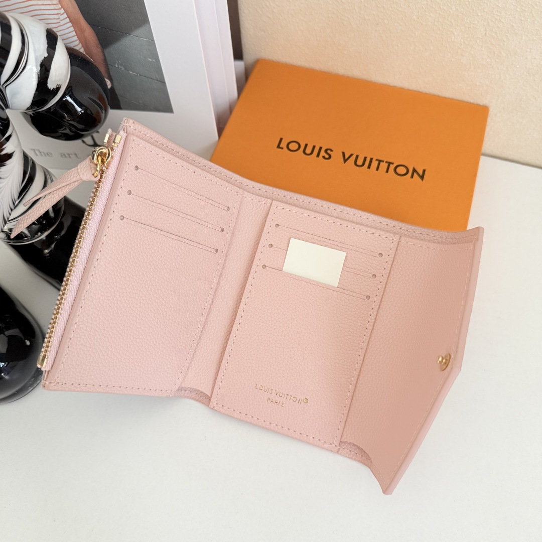 圧倒的なエレガンスを誇る三折財布