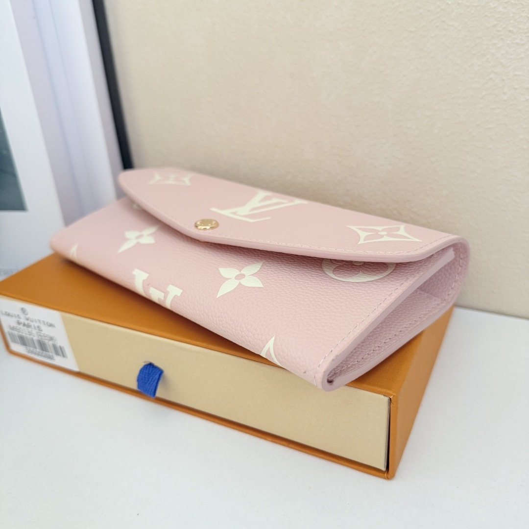 Emilie 钱夹 - 優雅なデザインと機能性を兼ね備えた財布