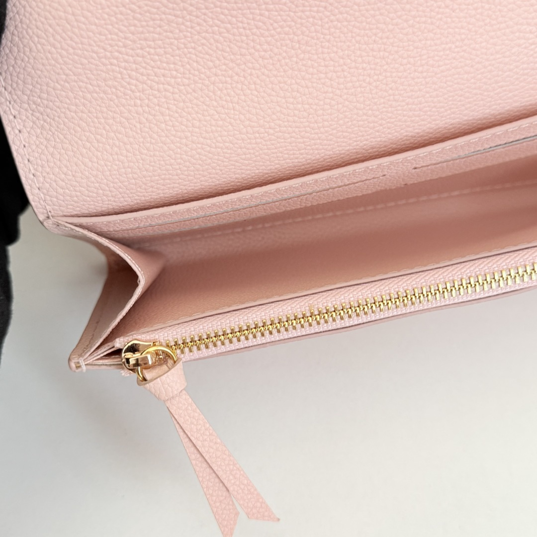 Emilie 钱夹 - 優雅なデザインと機能性を兼ね備えた財布