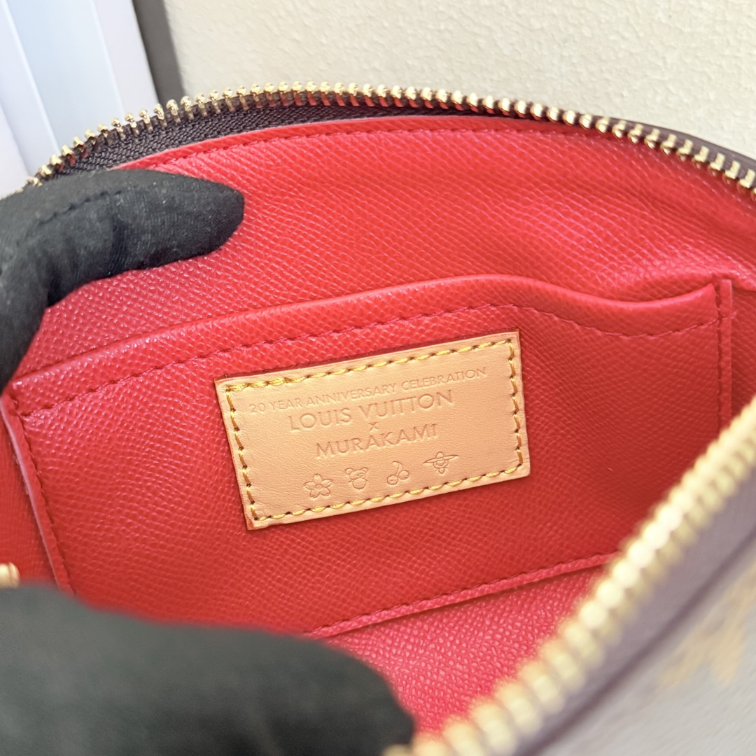 モノグラム化粧ポーチ - コンパクトなデザインと実用性