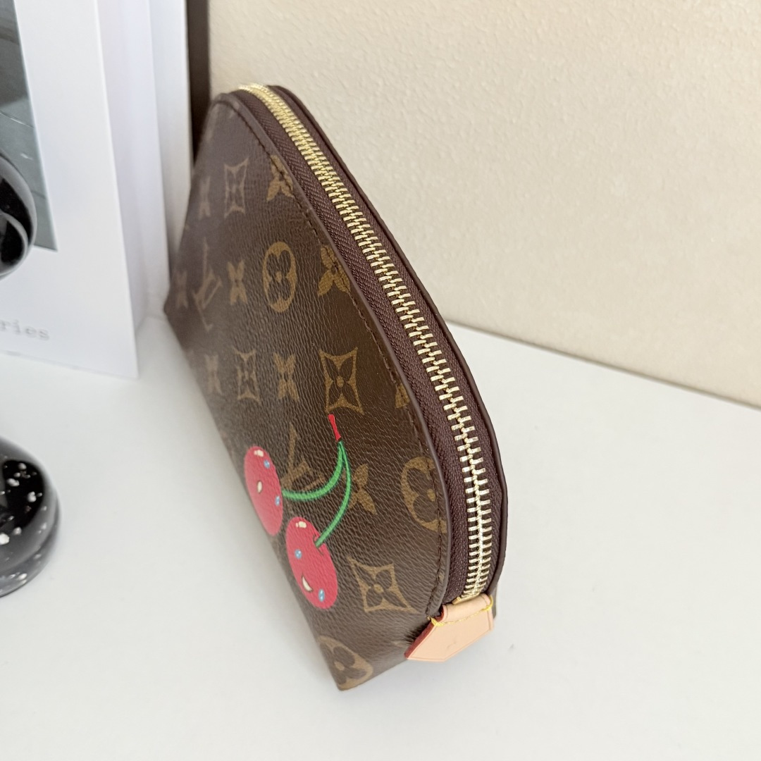 モノグラム化粧ポーチ - コンパクトなデザインと実用性