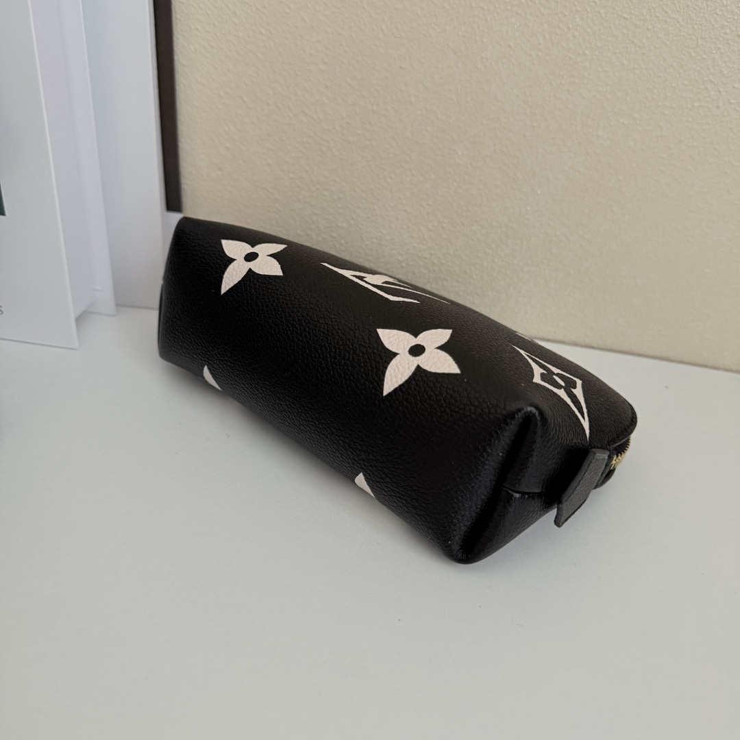 モンogram化粧ポーチ M47515 荔枝纹圧印デザイン