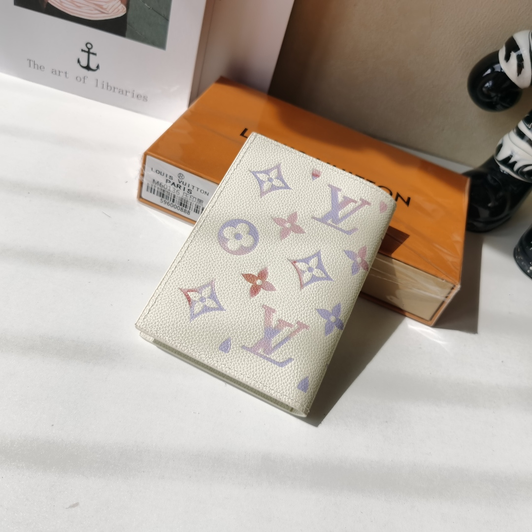ルイ・ヴィトン M25917 護照封套 Dream色調のエレガントなデザイン