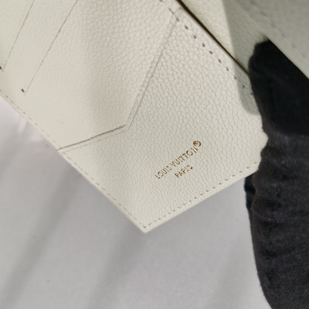 ルイ・ヴィトン M25917 護照封套 Dream色調のエレガントなデザイン