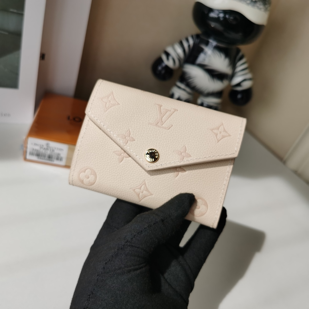 春の風を感じる波特福伊・ヴィクドリーナの財布