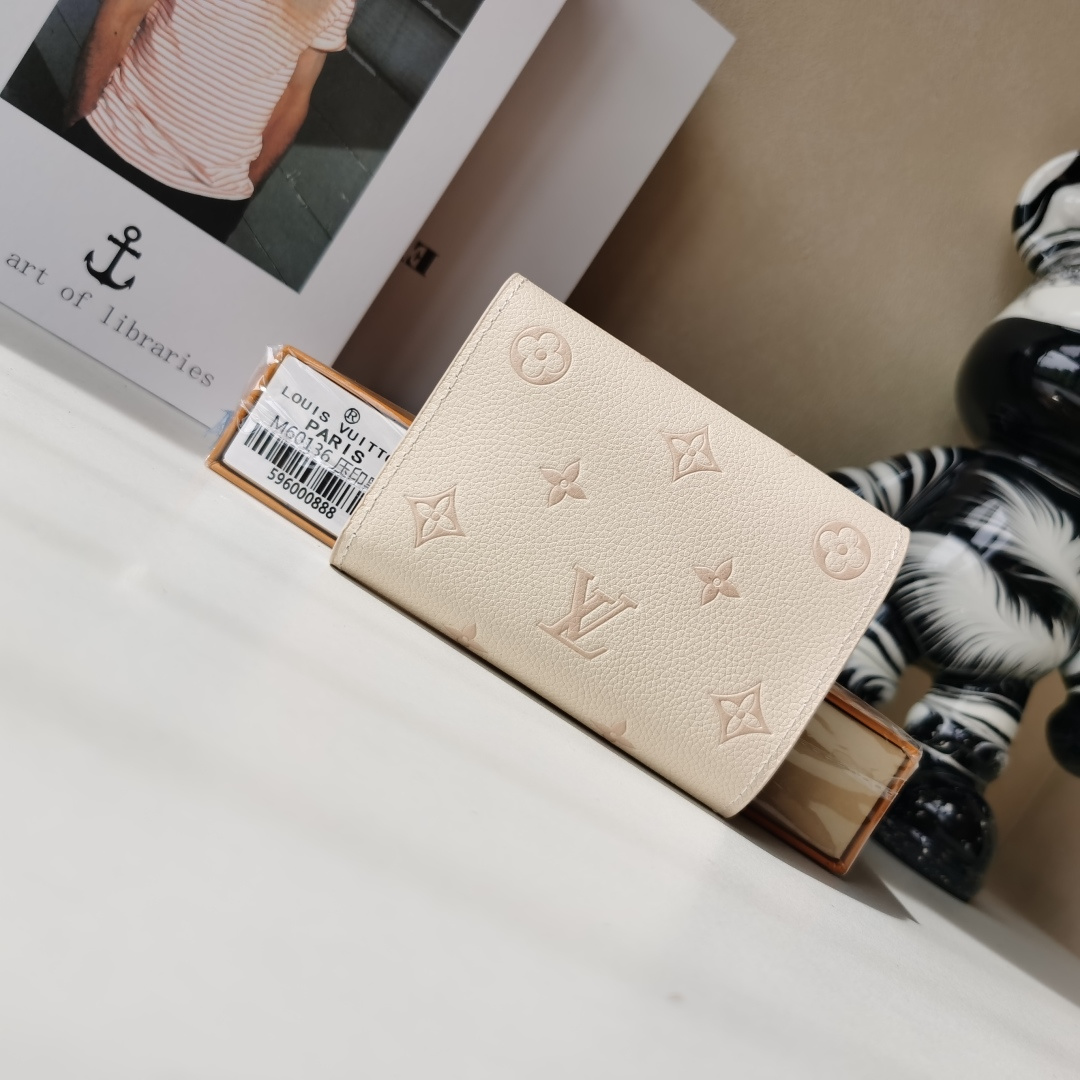 春の風を感じる波特福伊・ヴィクドリーナの財布