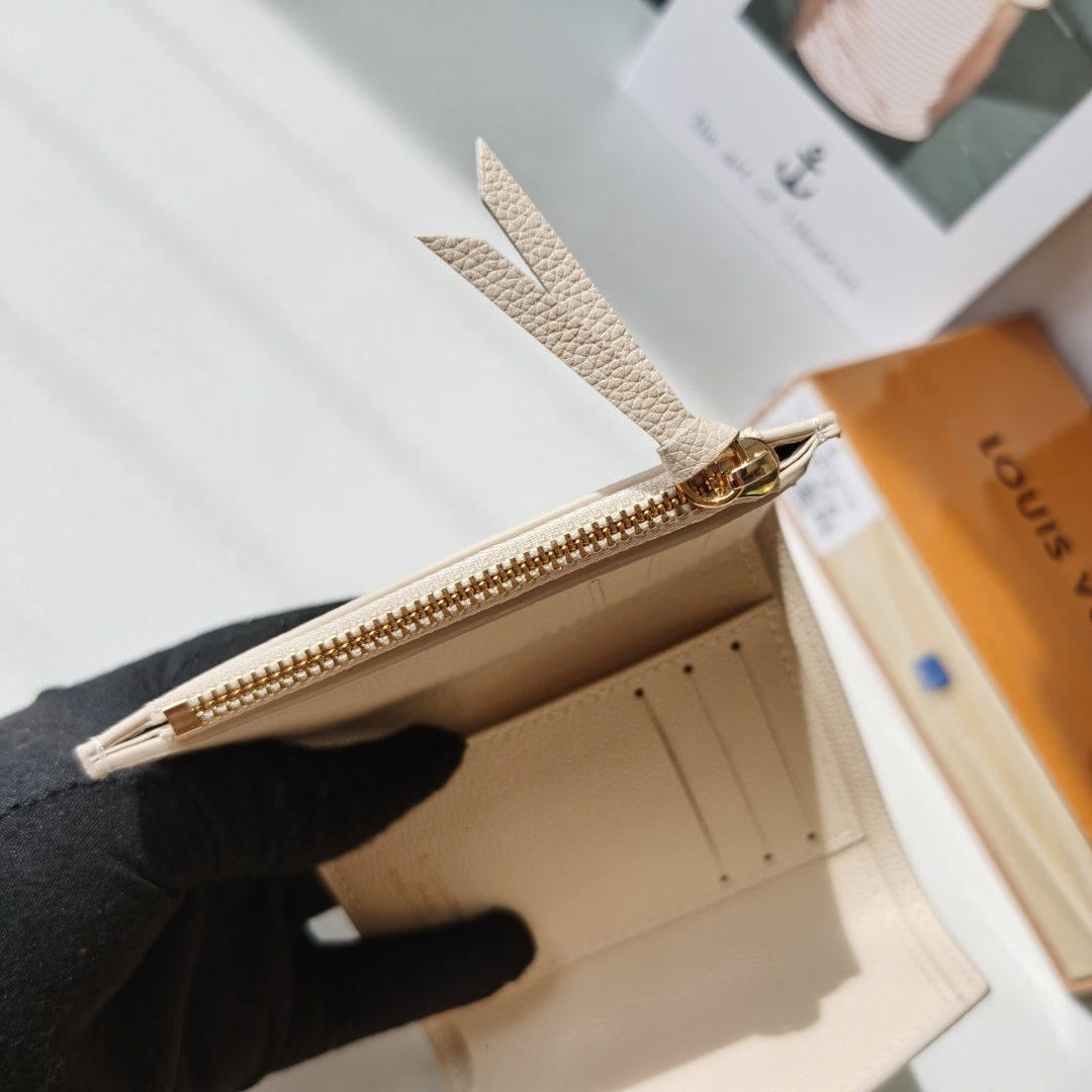 春の風を感じる波特福伊・ヴィクドリーナの財布