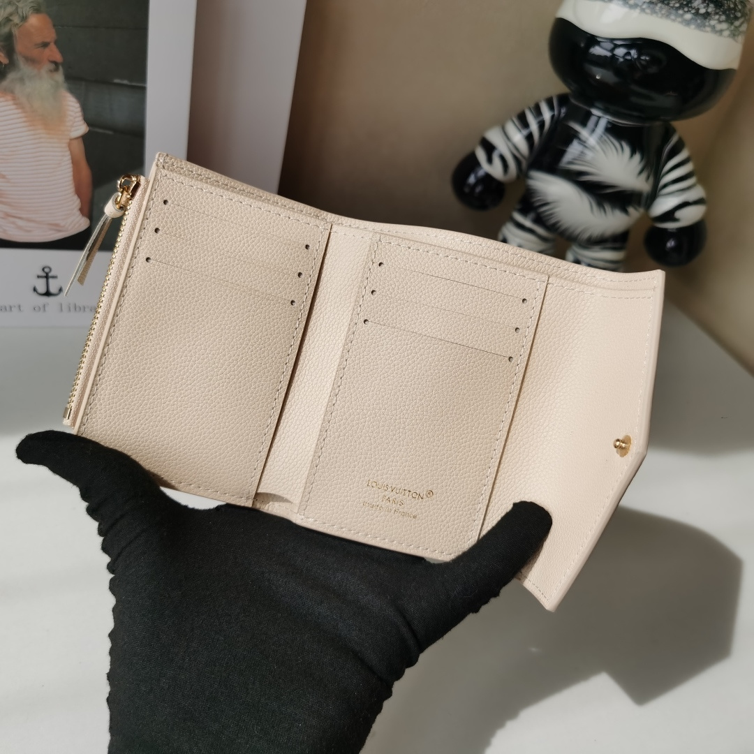 春の風を感じる波特福伊・ヴィクドリーナの財布