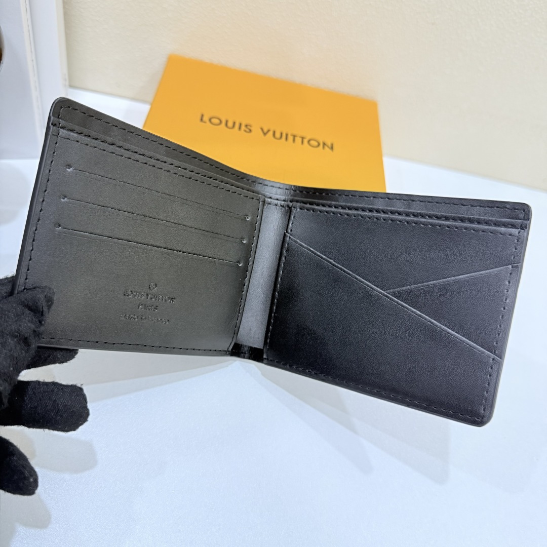 ルイ・ヴィトンのダミエグラフィット財布