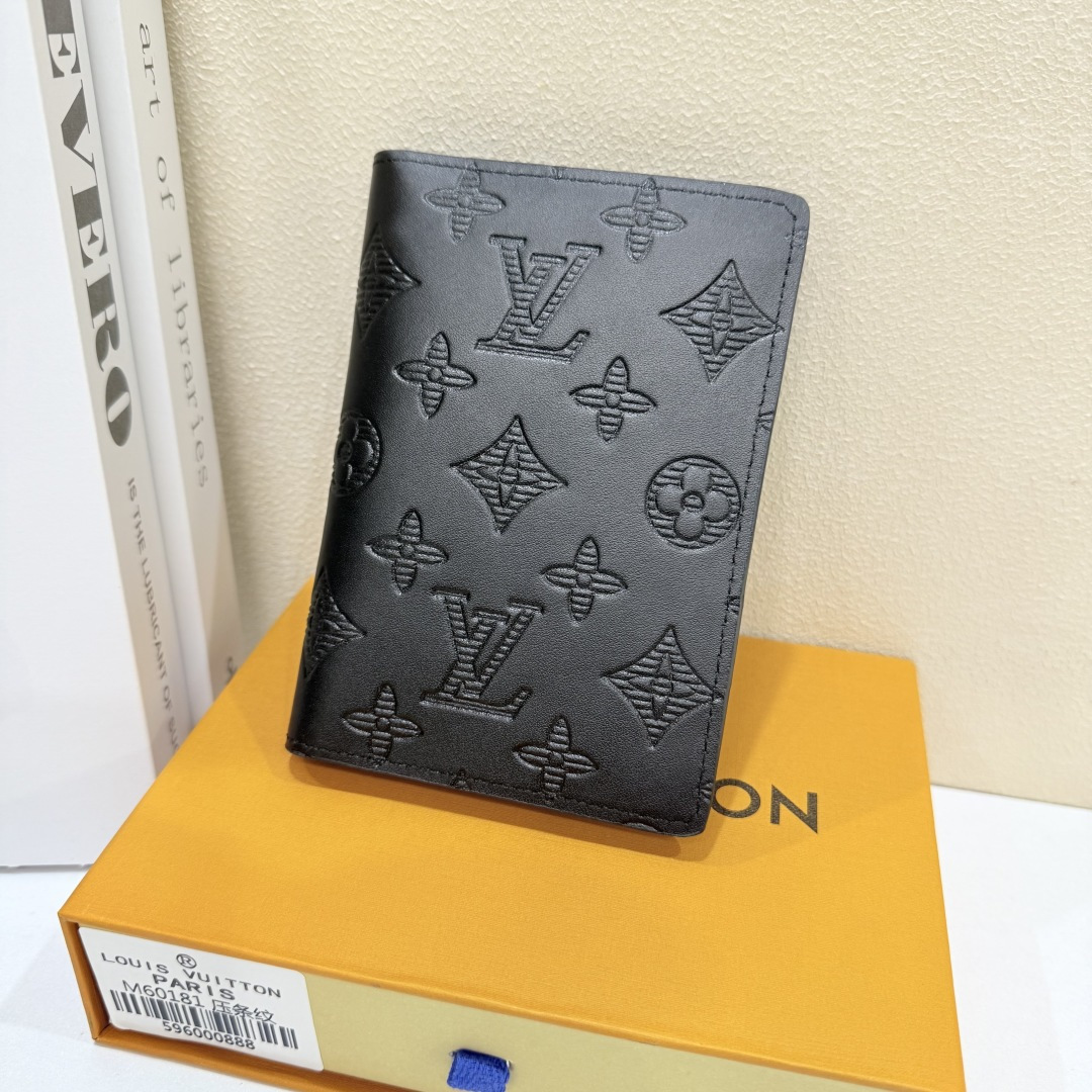 高級感あふれるM64502パスポートケース