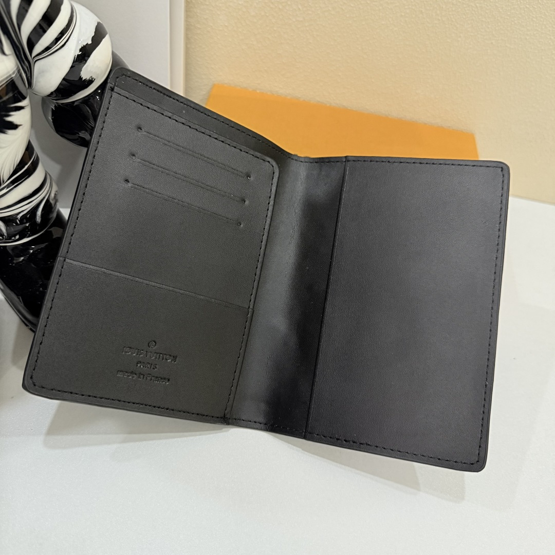 高級感あふれるM64502パスポートケース