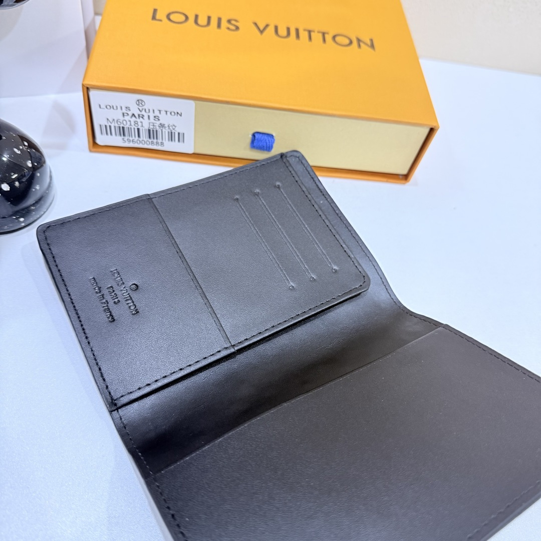 高級感あふれるM64502パスポートケース