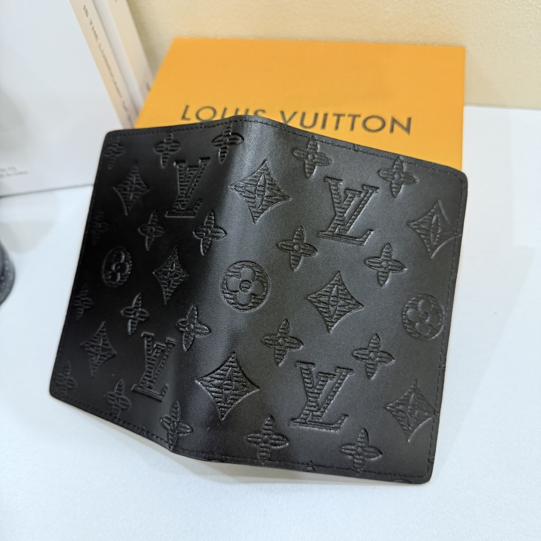 高級感あふれるM64502パスポートケース