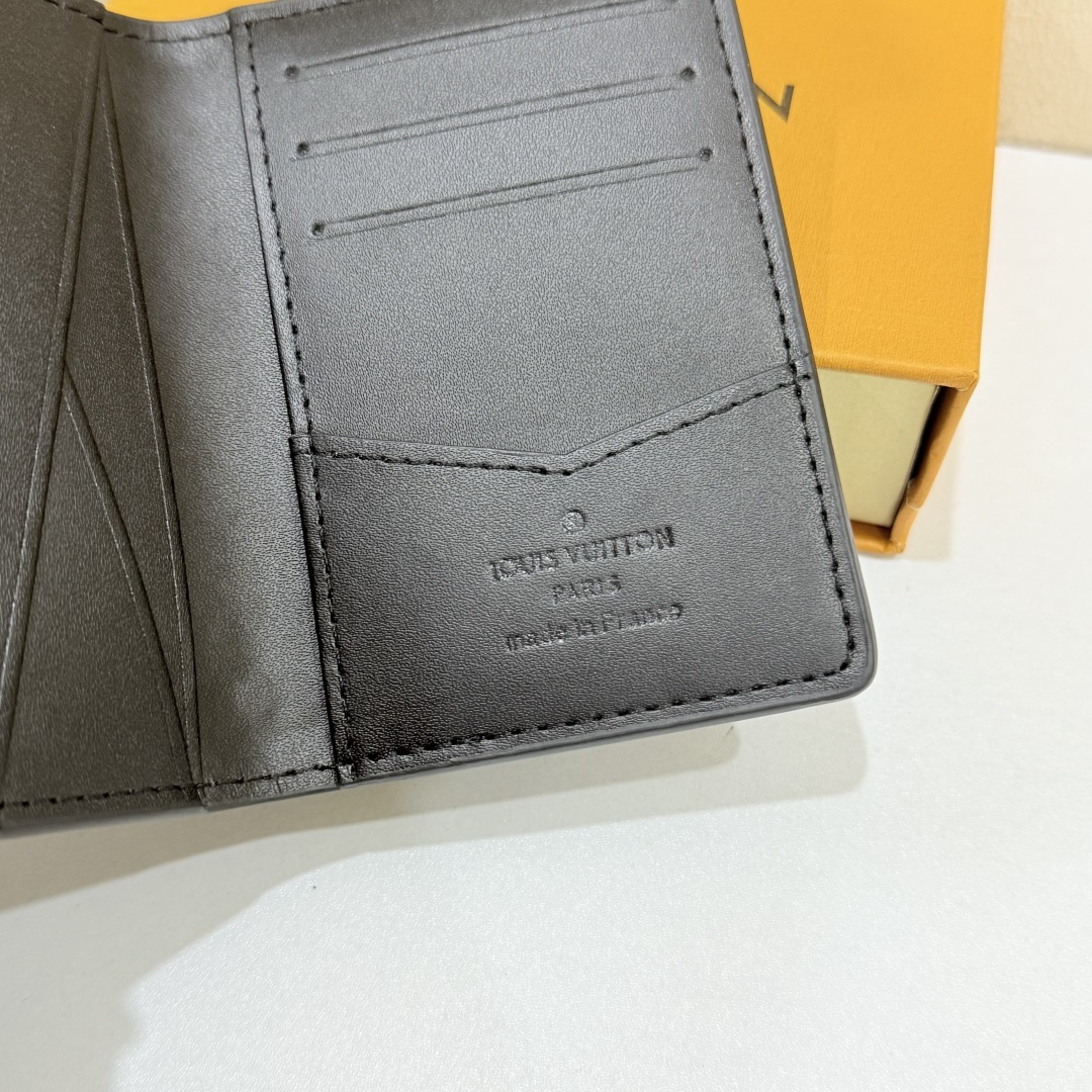 ルイ・ヴィトン モノグラムシャドウ ポケット財布