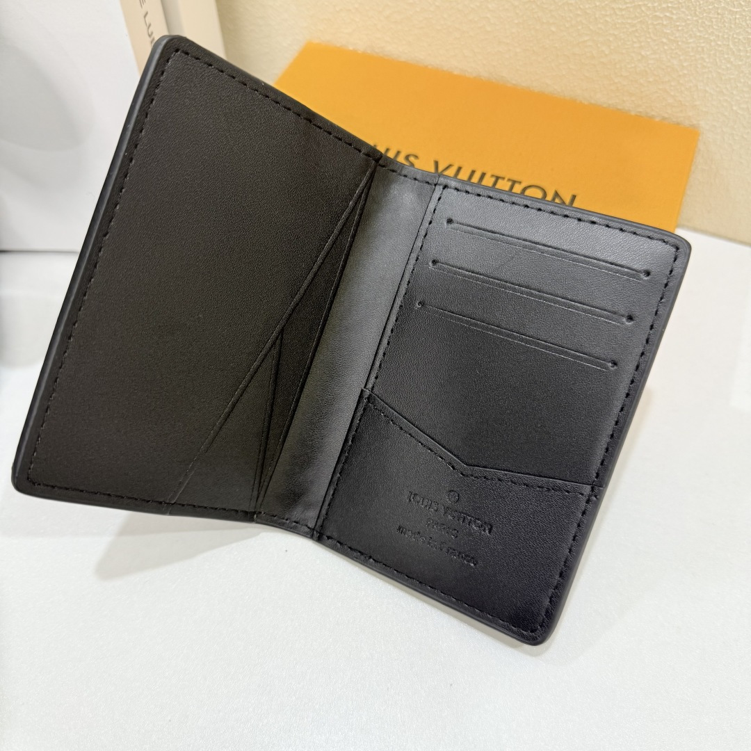 ルイ・ヴィトン モノグラムシャドウ ポケット財布