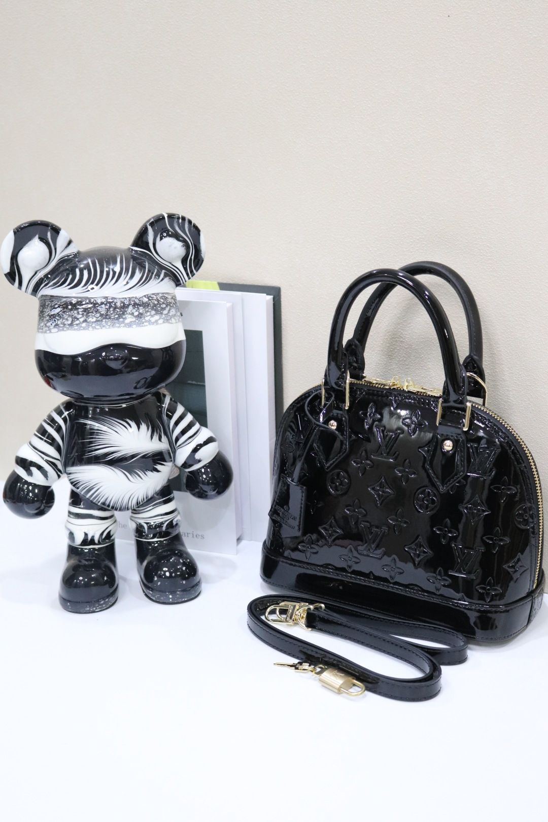 ルイ・ヴィトン アルマBB 漆皮ベイビーバッグ