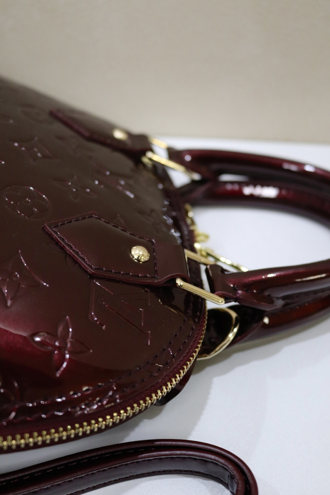 ルイ・ヴィトンのクラシックなベイビーアルマバッグ