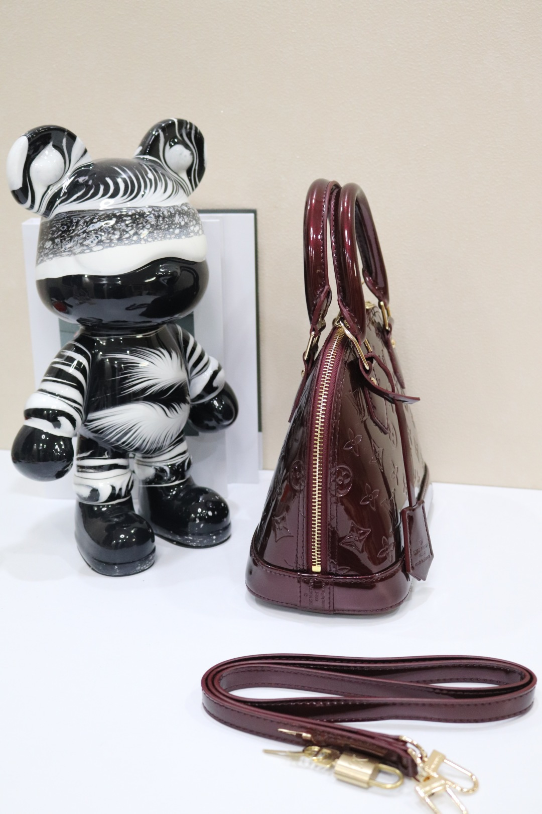 ルイ・ヴィトンのクラシックなベイビーアルマバッグ