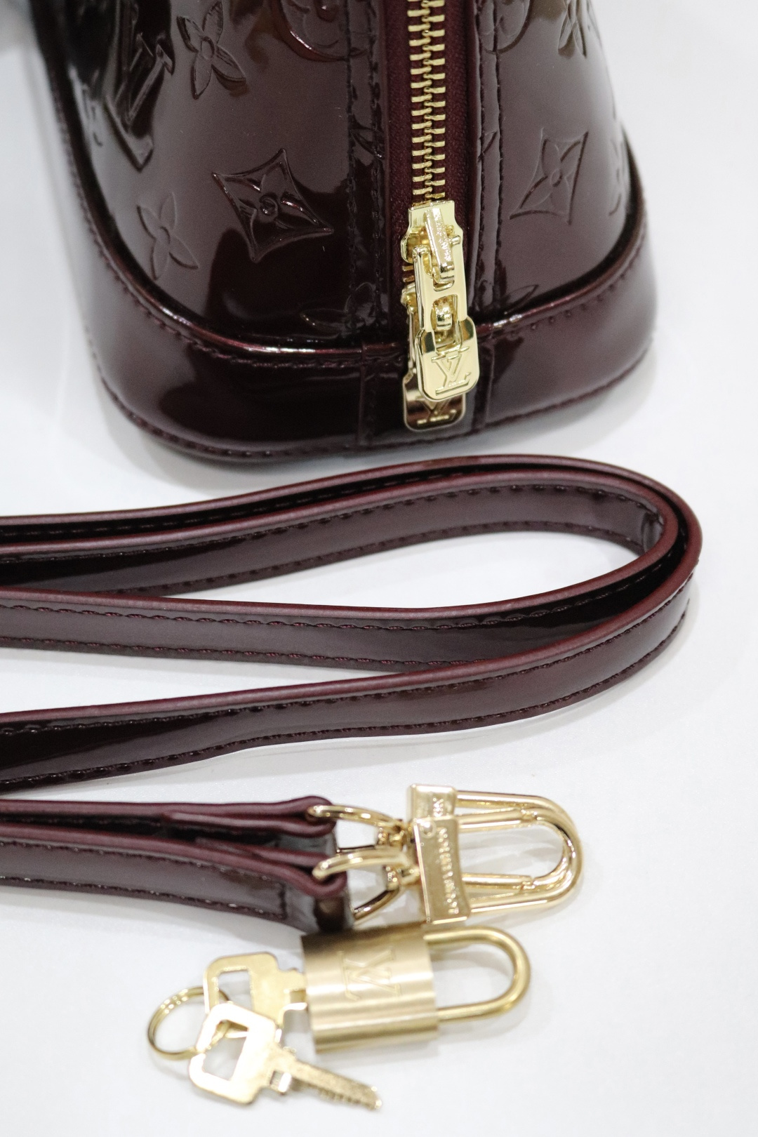 ルイ・ヴィトンのクラシックなベイビーアルマバッグ