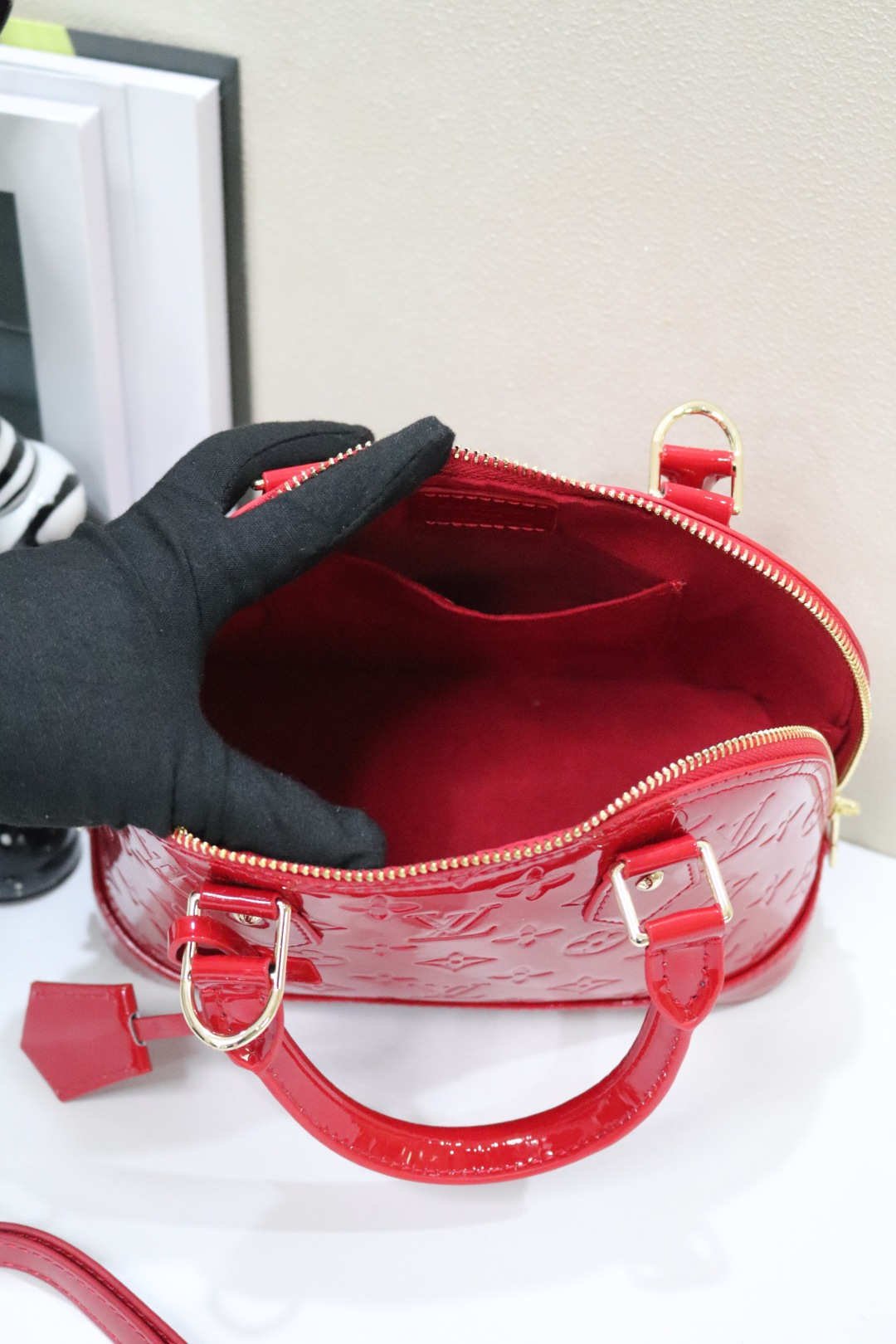 ルイ・ヴィトン Alma BB 漆皮ベーシックバッグ