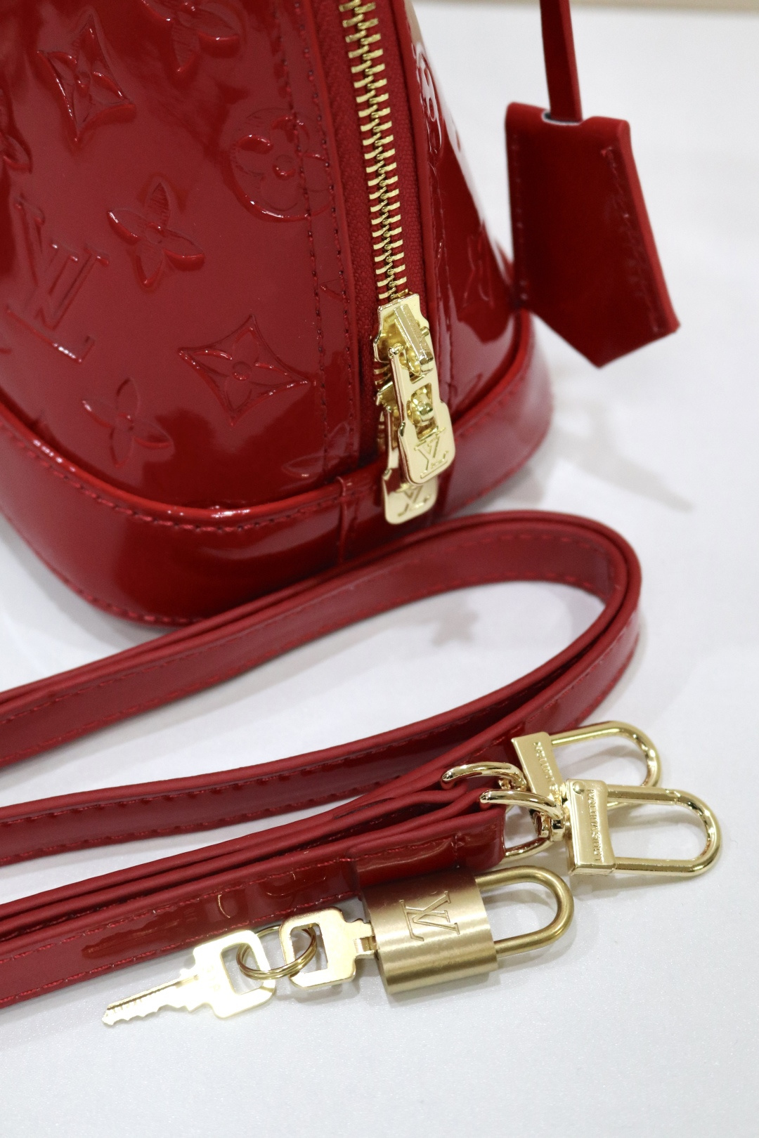 ルイ・ヴィトン Alma BB 漆皮ベーシックバッグ