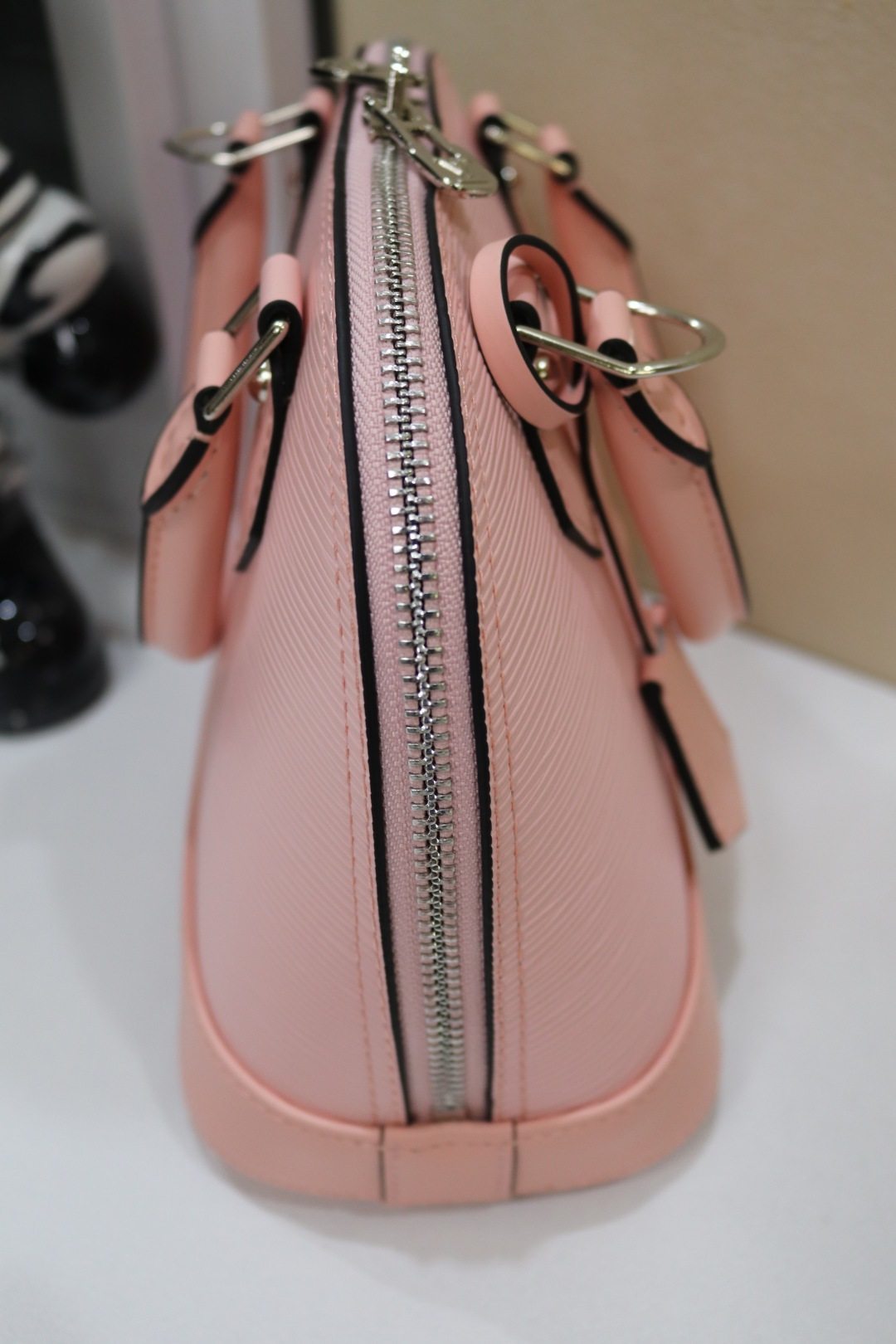 ルイ・ヴィトン Alma BB 水波纹贝壳包