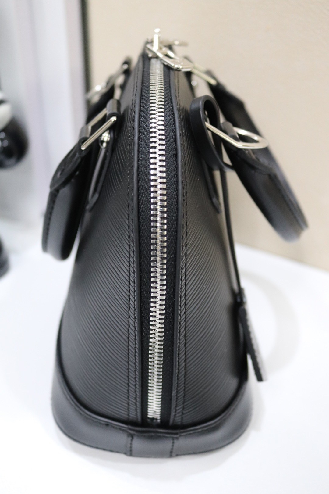 ルイ・ヴィトン Alma BB 水波纹贝壳包 - クラシックなデザインの現代版