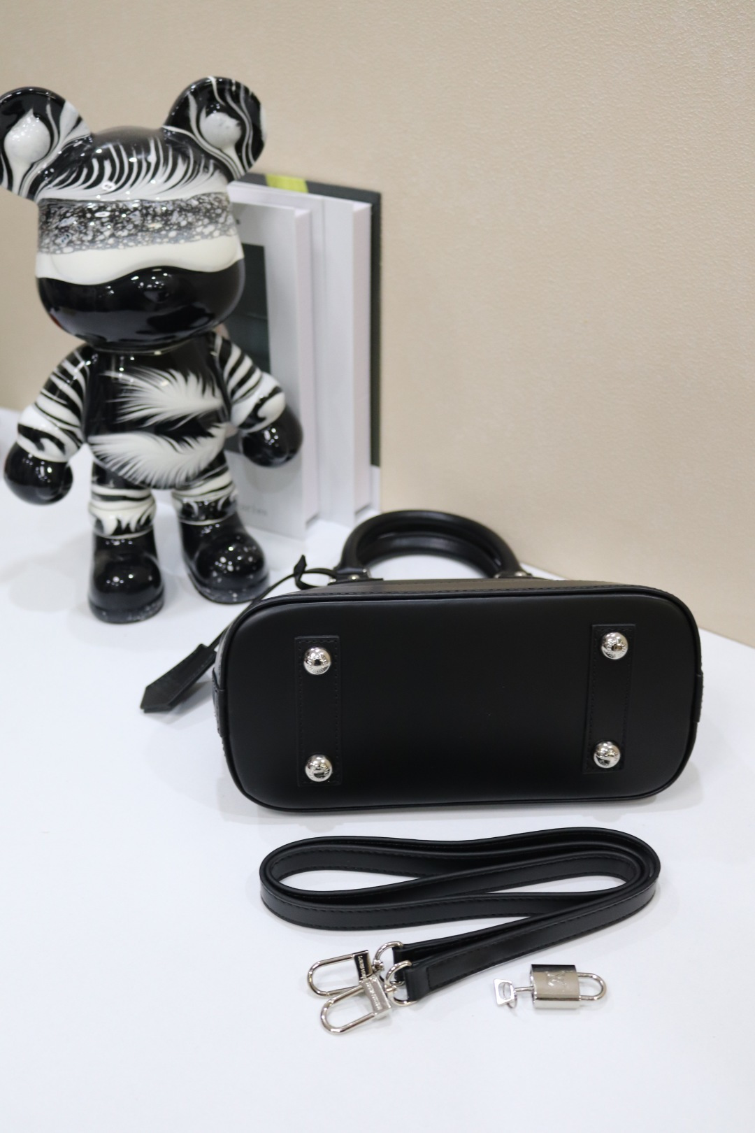 ルイ・ヴィトン Alma BB 水波纹贝壳包 - クラシックなデザインの現代版