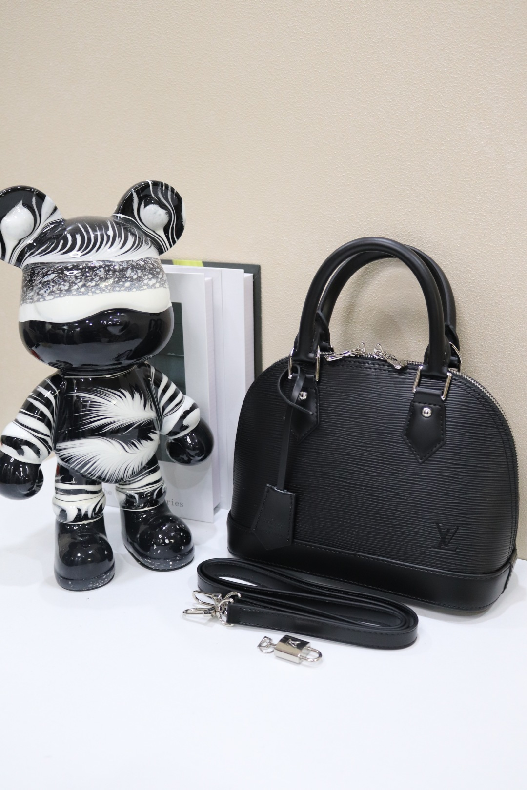 ルイ・ヴィトン Alma BB 水波纹贝壳包 - クラシックなデザインの現代版