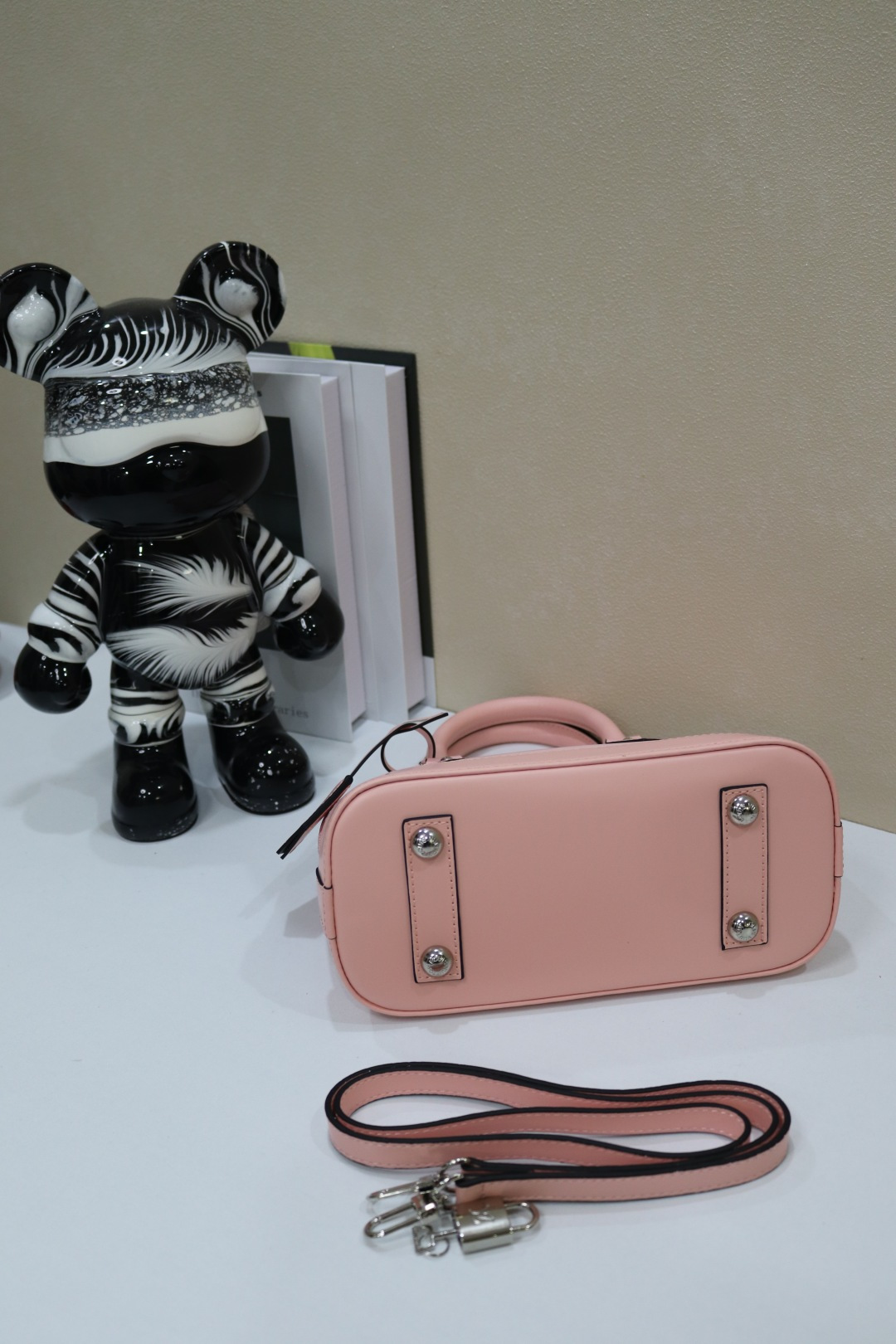 ルイ・ヴィトン Alma BB 水波纹贝壳包