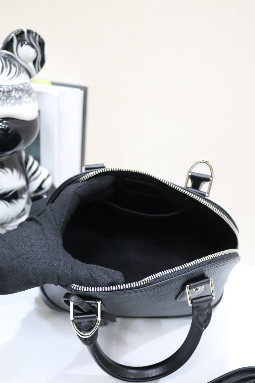 ルイ・ヴィトン Alma BB 水波纹贝壳包 - クラシックなデザインの現代版