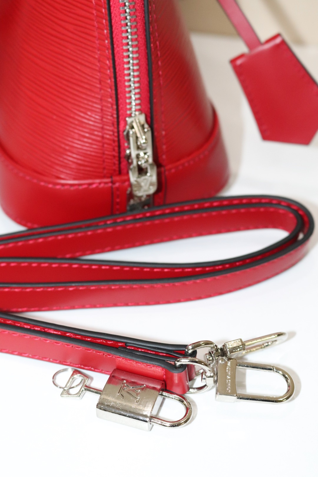 ルイ・ヴィトン 水波纹贝壳包 Alma BB