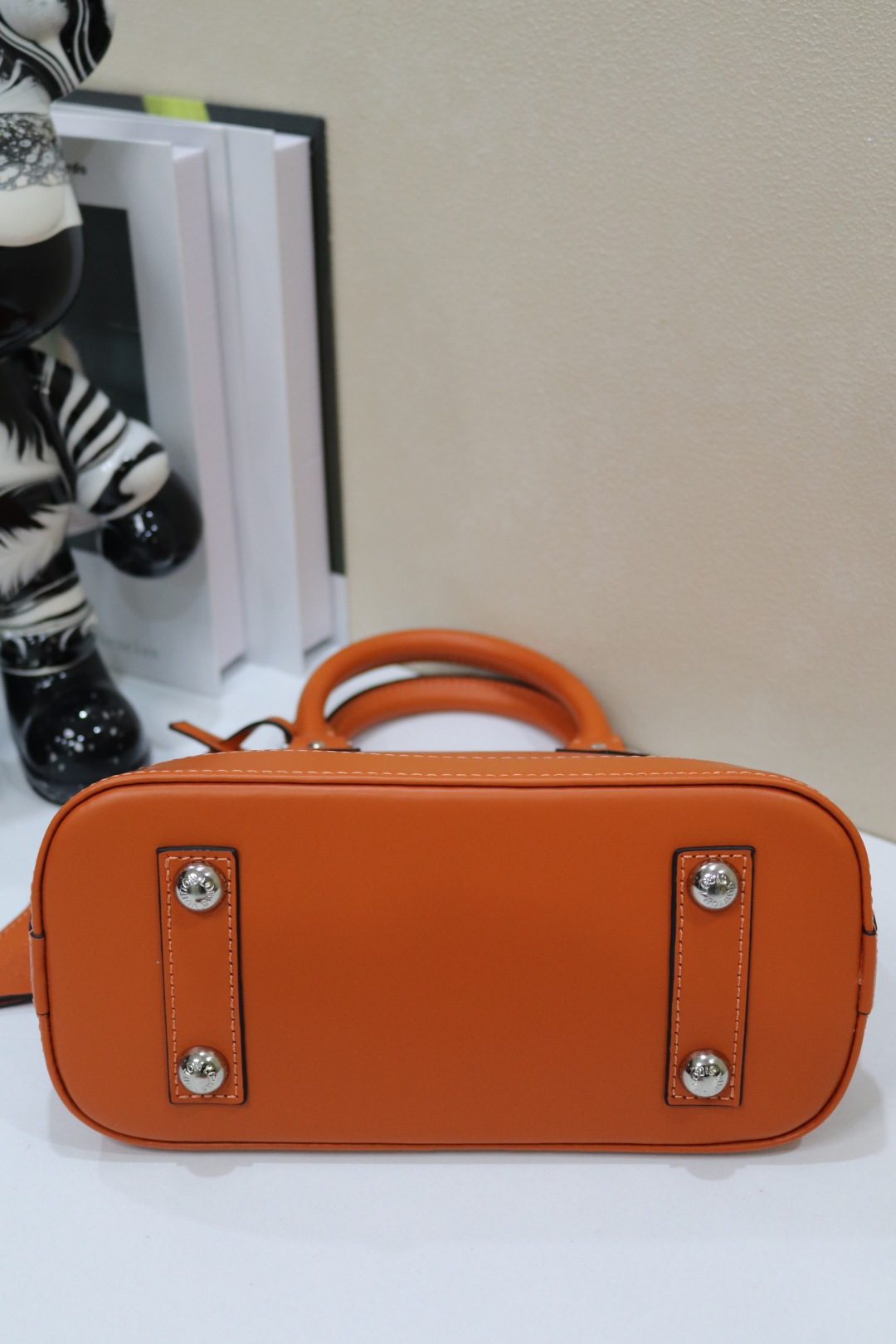 ルイ・ヴィトン Alma BB 水波纹贝壳包 - クラシックでエレガントなデザイン