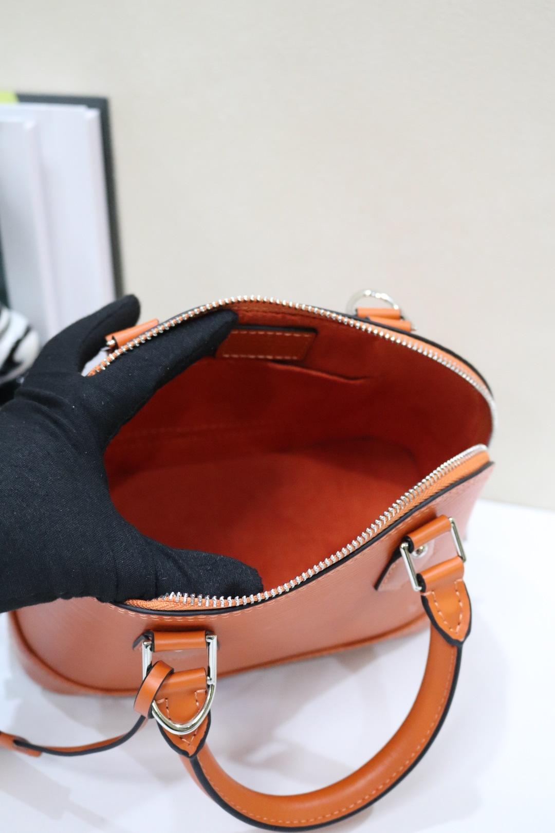 ルイ・ヴィトン Alma BB 水波纹贝壳包 - クラシックでエレガントなデザイン